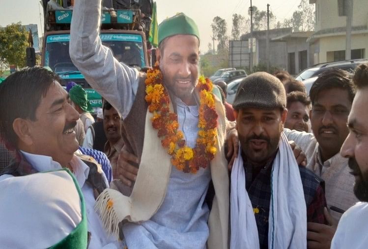 Farmers return home: farmers of Uttarakhand returned from the movement, flowers showered on the border, danced on DJ, photos
