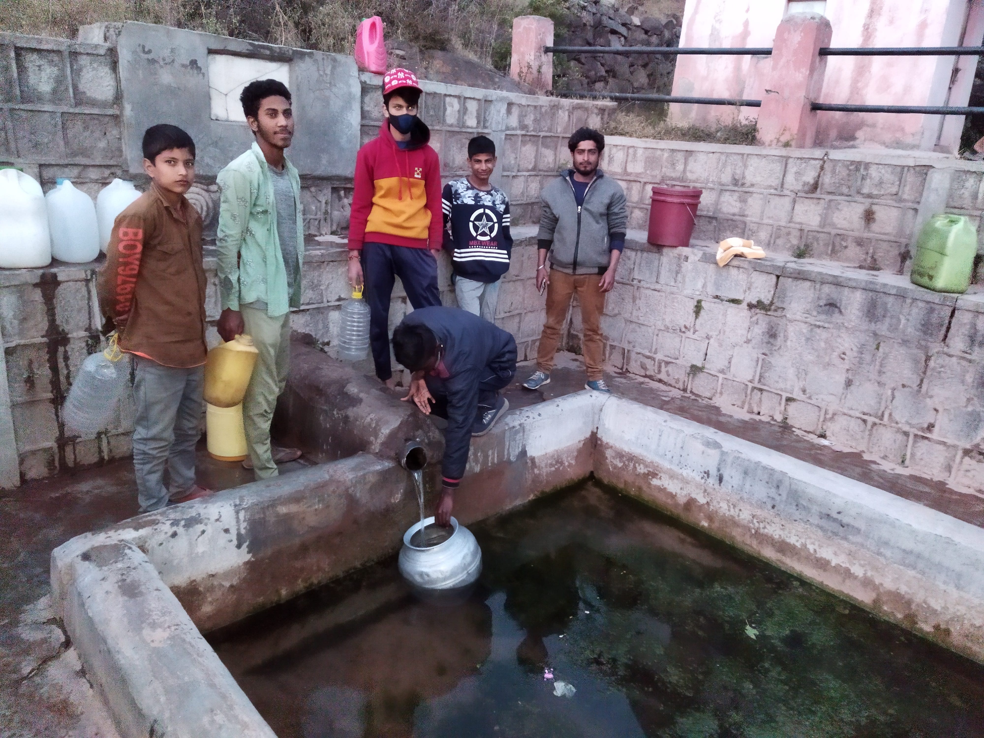बाबली पर पयजल के लिए पहुंचे युवा:- संवाद