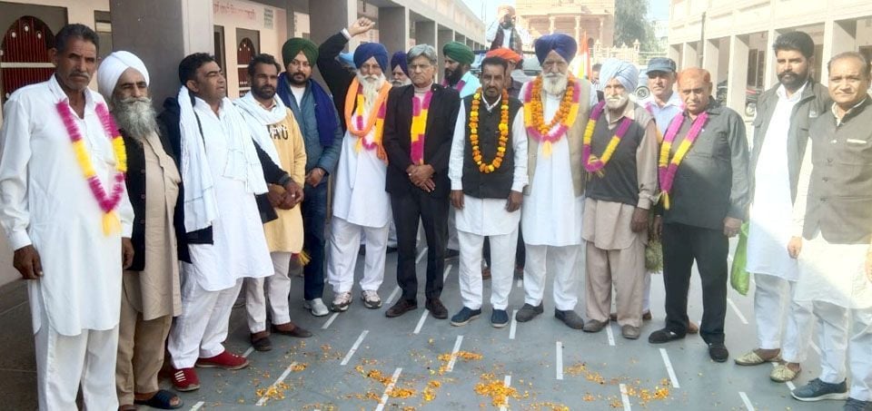 किसानों का स्वागत करते बिश्नोई सभा के सदस्य।