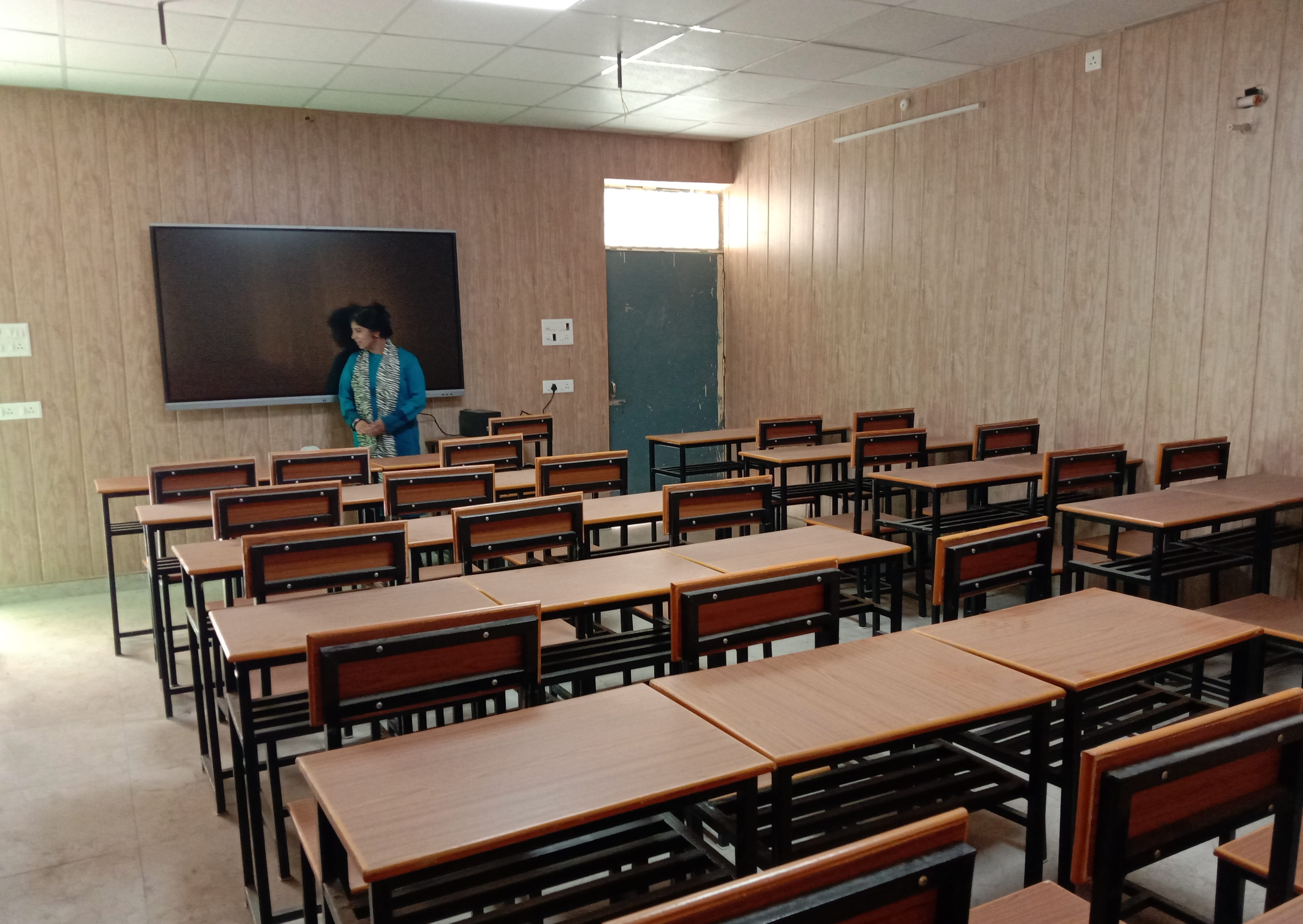 राजकीय विद्यालय की स्मार्ट क्लास राजकीय विद्यालय की स्मार्ट क्लास