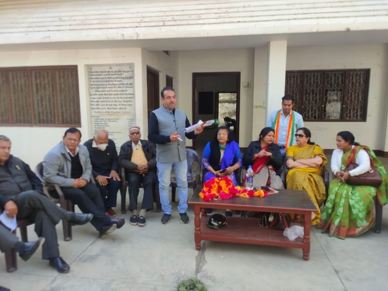 बैठक में बोलते महानगर अध्यक्ष संदीप सहगल। बैठक में बोलते महानगर अध्यक्ष संदीप सहगल।