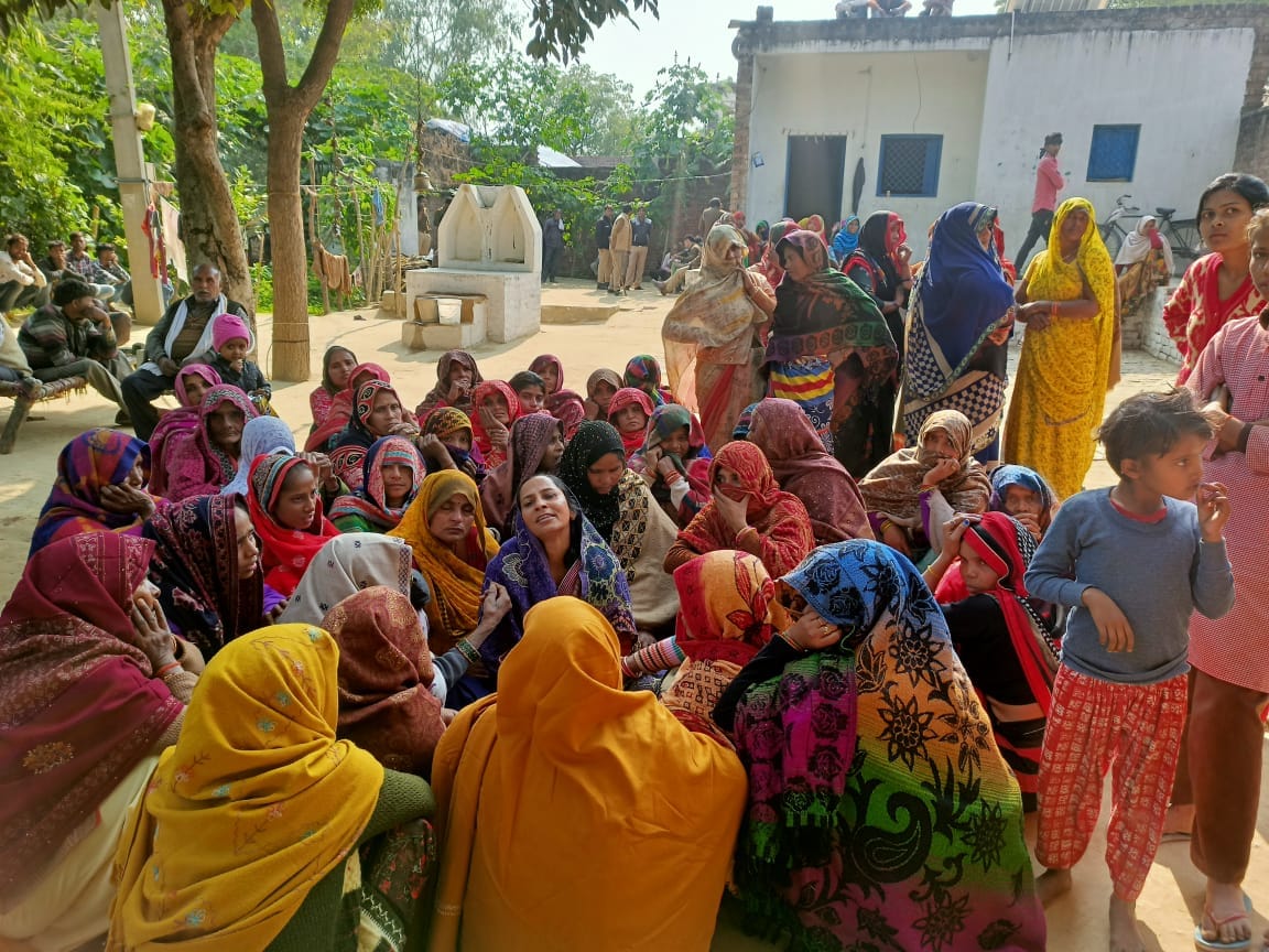 रोते बिलखते परिजन