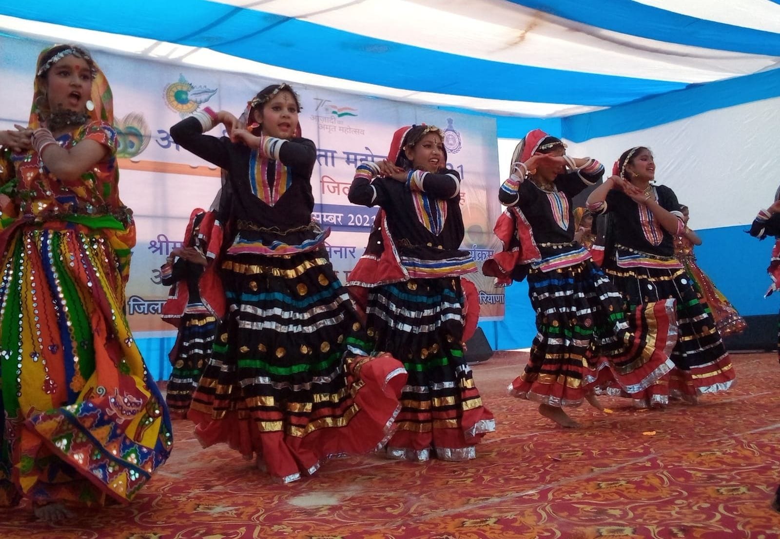 सुभाष स्टेडियम में जिलास्तरीय गीता जयंती महोत्सव के दौरान राजस्थानी नृत्य करतीं अकबरपुर बारोट? सुभाष स्टेडियम में जिलास्तरीय गीता जयंती महोत्सव के दौरान राजस्थानी नृत्य करतीं अकबरपुर बारोट?