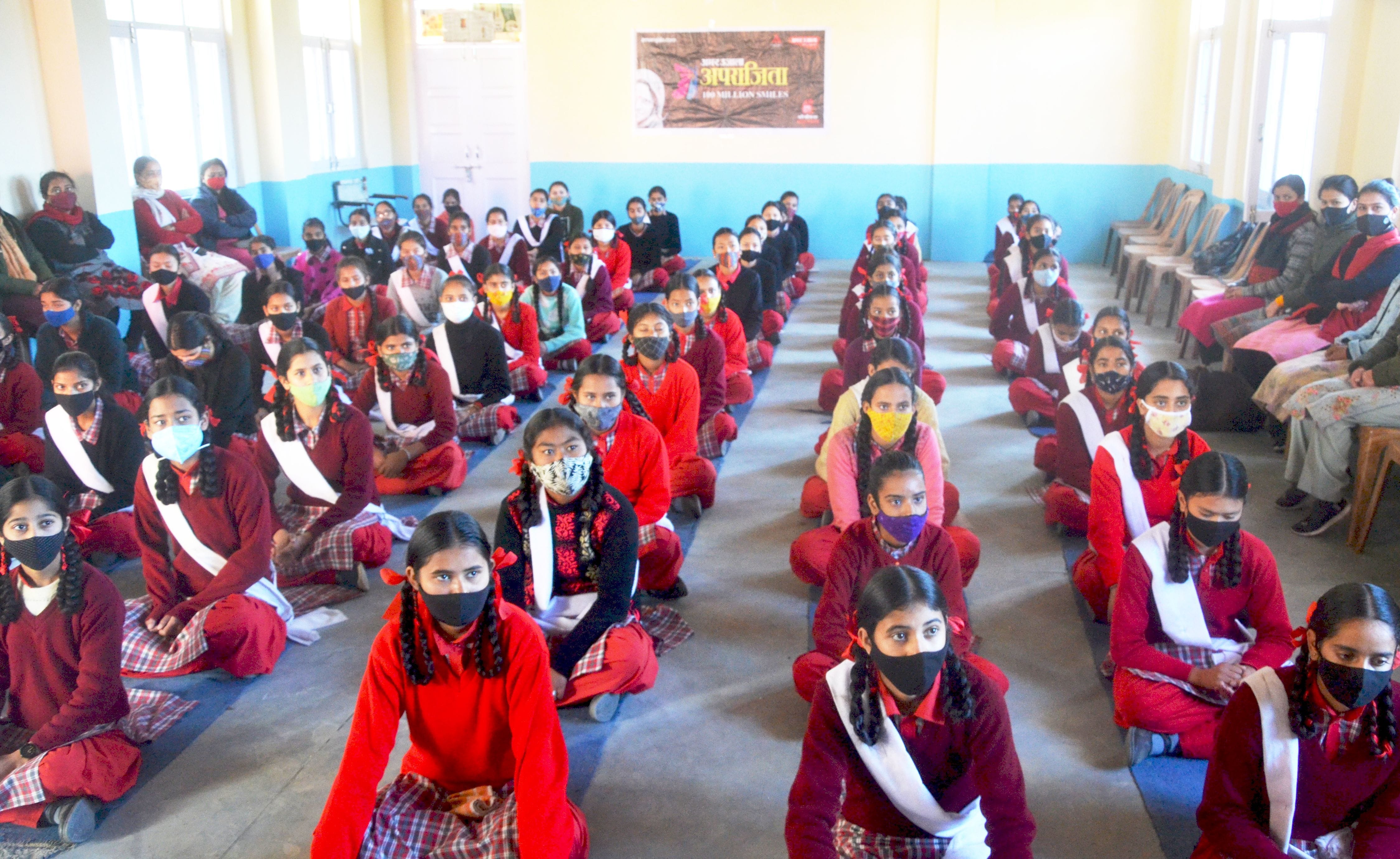 सोलन के गुग्गाघाट स्कूल में अमर उजाला अपराजिता कार्यक्रम में मौजूद छात्राएं व अध्यापिकाएं। संव? सोलन के गुग्गाघाट स्कूल में अमर उजाला अपराजिता कार्यक्रम में मौजूद छात्राएं व अध्यापिकाएं। संव?