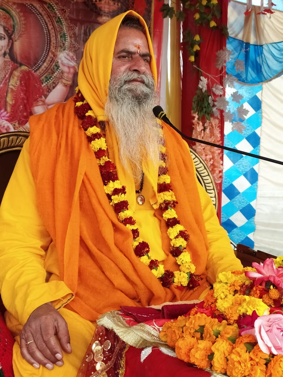 उधमपुर के रठियान में कथा सुनाते संत सुभाष शास्त्री व कथा सुनते श्रद्धालु उधमपुर के रठियान में कथा सुनाते संत सुभाष शास्त्री व कथा सुनते श्रद्धालु