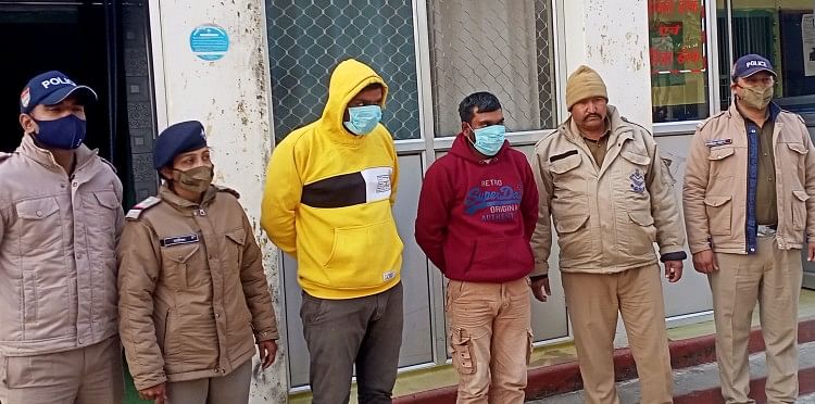 Penyelundupan Charas Di Tanakpur – Polisi menangkap dua pemuda kota dengan 990 gram charas