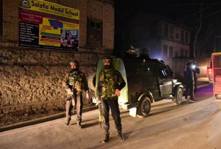 Terrorist arrested: दक्षिण कश्मीर में हाइब्रिड समेत दो आतंकी गिरफ्तार, हथियार और गोला-बारूद बरामद