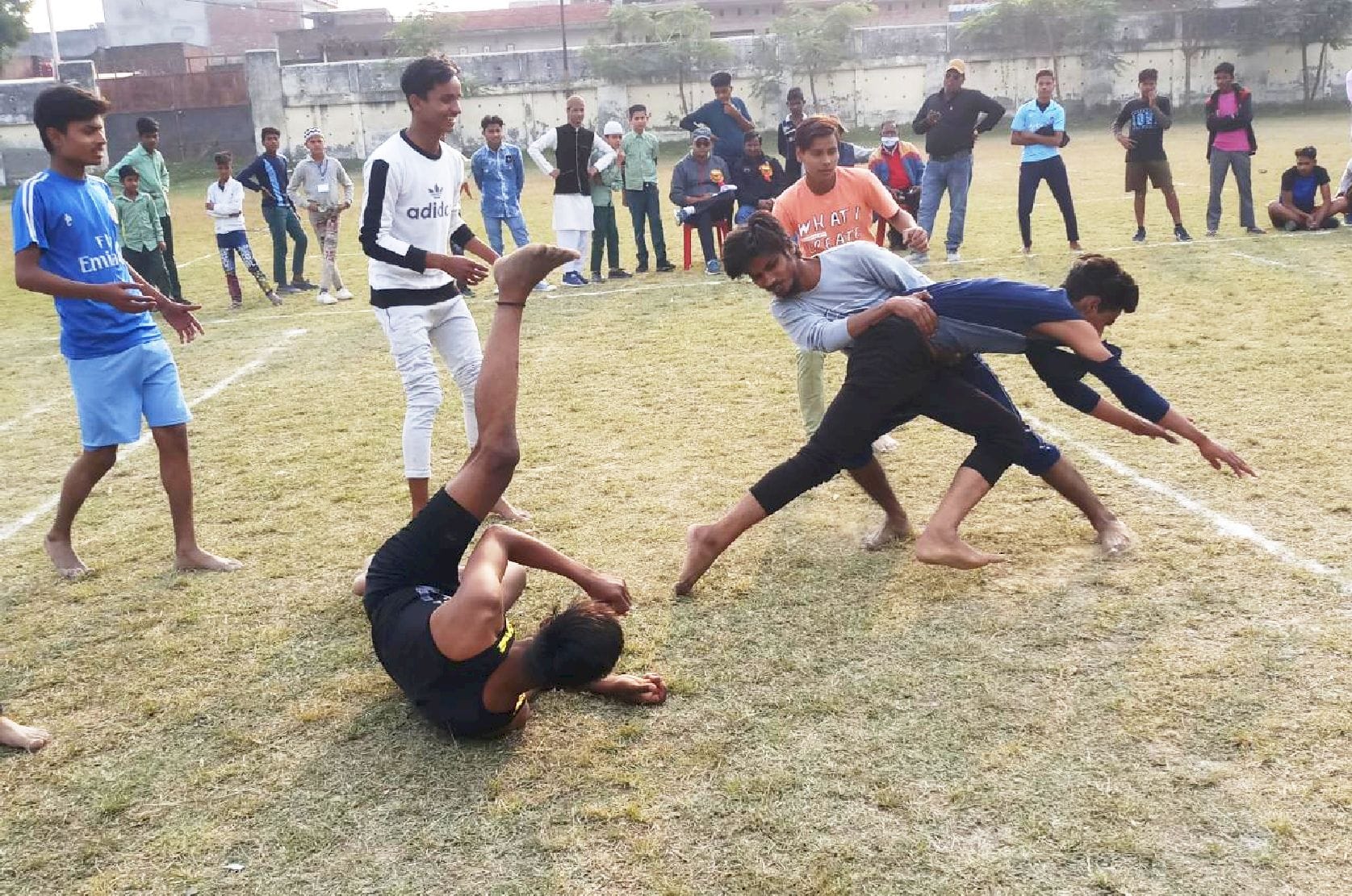 मदरसा क्रीड़ा प्रतियोगिता में आयोजित कबड्डी  में भाग लेते छात्र । संवाद