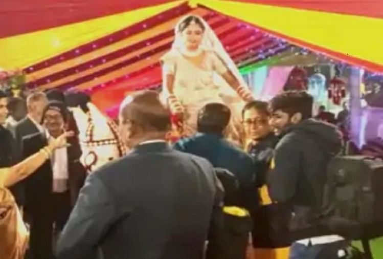Bihar: l’hôtesse de l’air a atteint la maison du marié avec le cortège, les gens ont été stupéfaits de voir la mariée chevaucher une jument à Gaya, dansé férocement