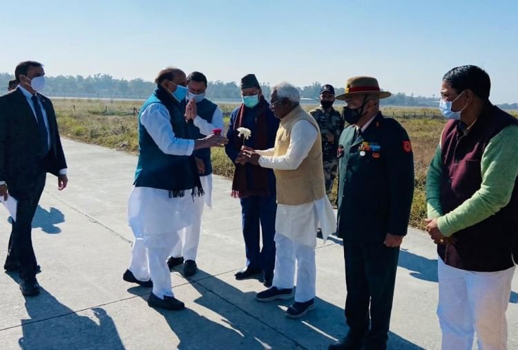 Uttarakhand: देहरादून स्थित सैन्यधाम पहुंचे रक्षा मंत्री राजनाथ सिंह, शहीद परिवारों का करेंगे सम्मान