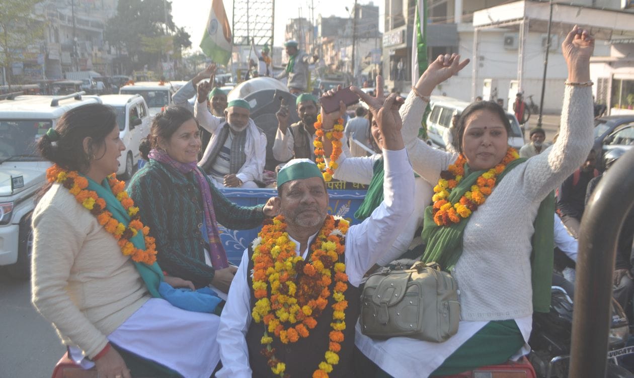 हापुड़ से गुजरते गाजीपुर से आये भाकियू कार्यकर्ता का जत्था  संवाद