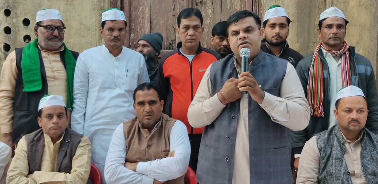 भाकियू तोमर की पंचायत कोक संबोधित करते राष्ट्रीय अध्यक्ष संजीव तोमर