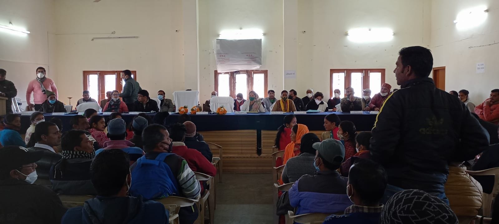 गरुड़ बीडीसी बैठक में मंचासीन डीएम और ब्लॉक प्रमुख गरुड़ बीडीसी बैठक में मंचासीन डीएम और ब्लॉक प्रमुख