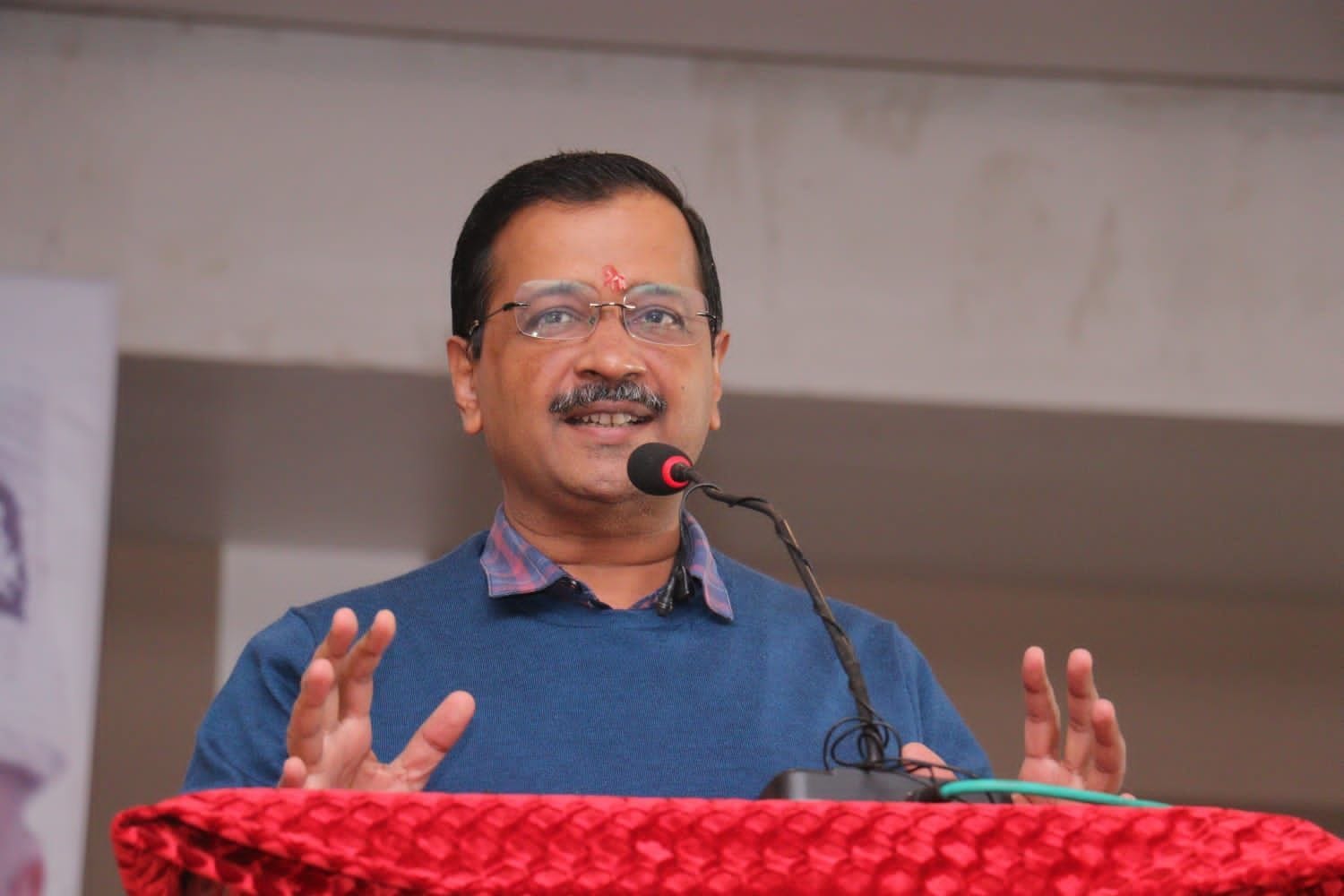 संबोधित करते केजरीवाल। संबोधित करते केजरीवाल।