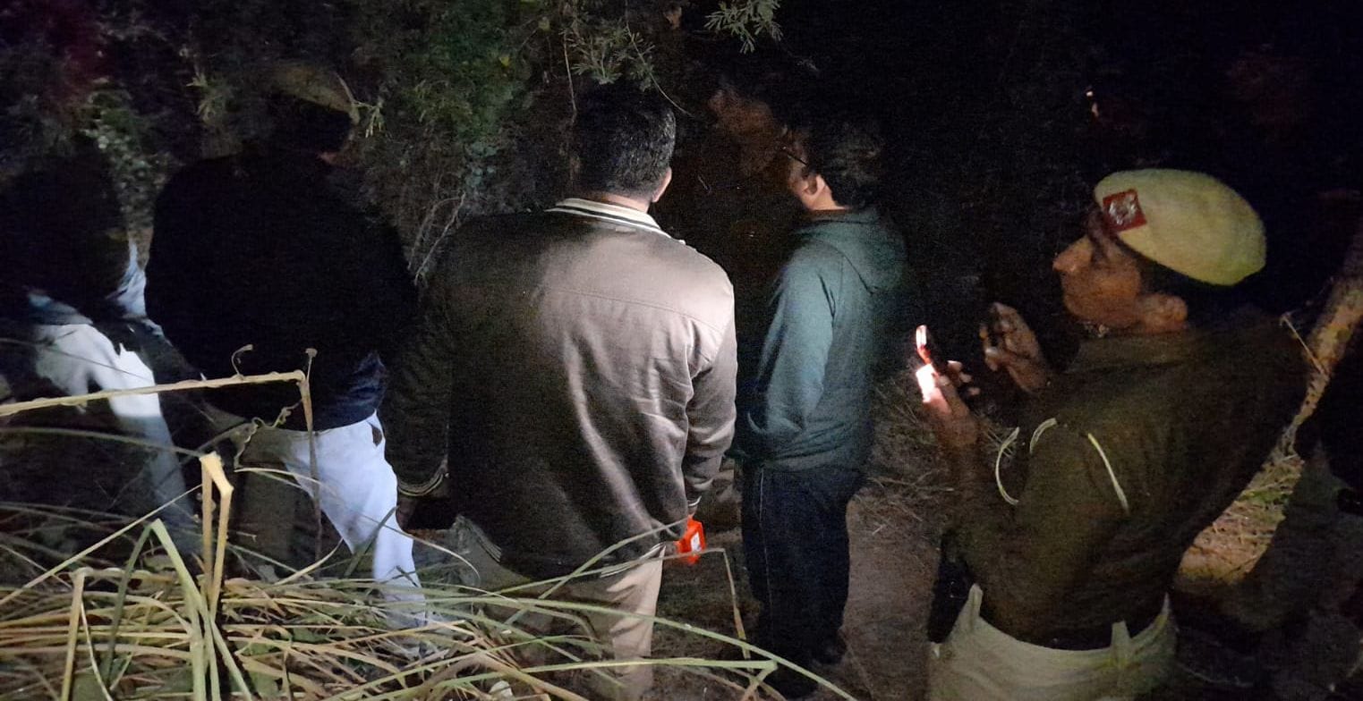 समालखा। मौके पर निरक्षण करने पहुंचे एसपी शशांक कुमार सावन व साथ में मौजूद अन्य।