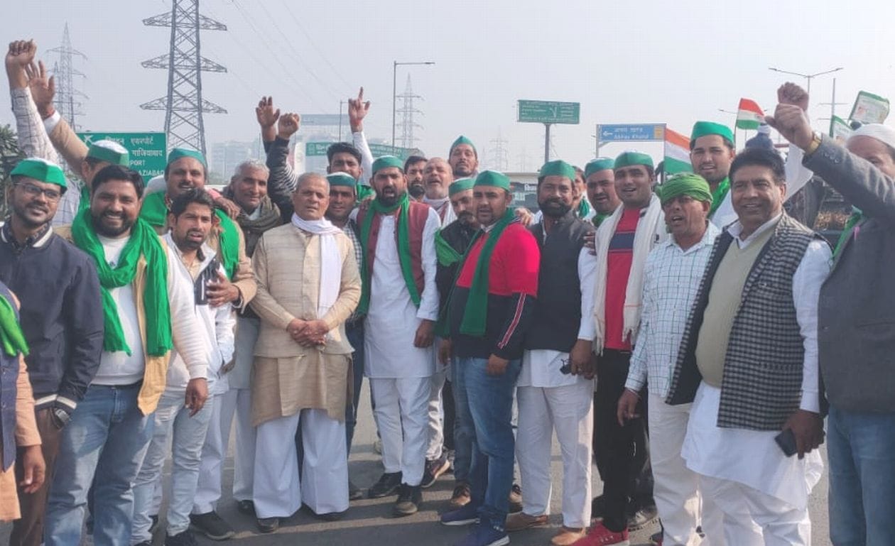 गाजीपुर से हापुड़ के लिये निकलते भाकियू कार्यकर्ता का जत्था  संवाद