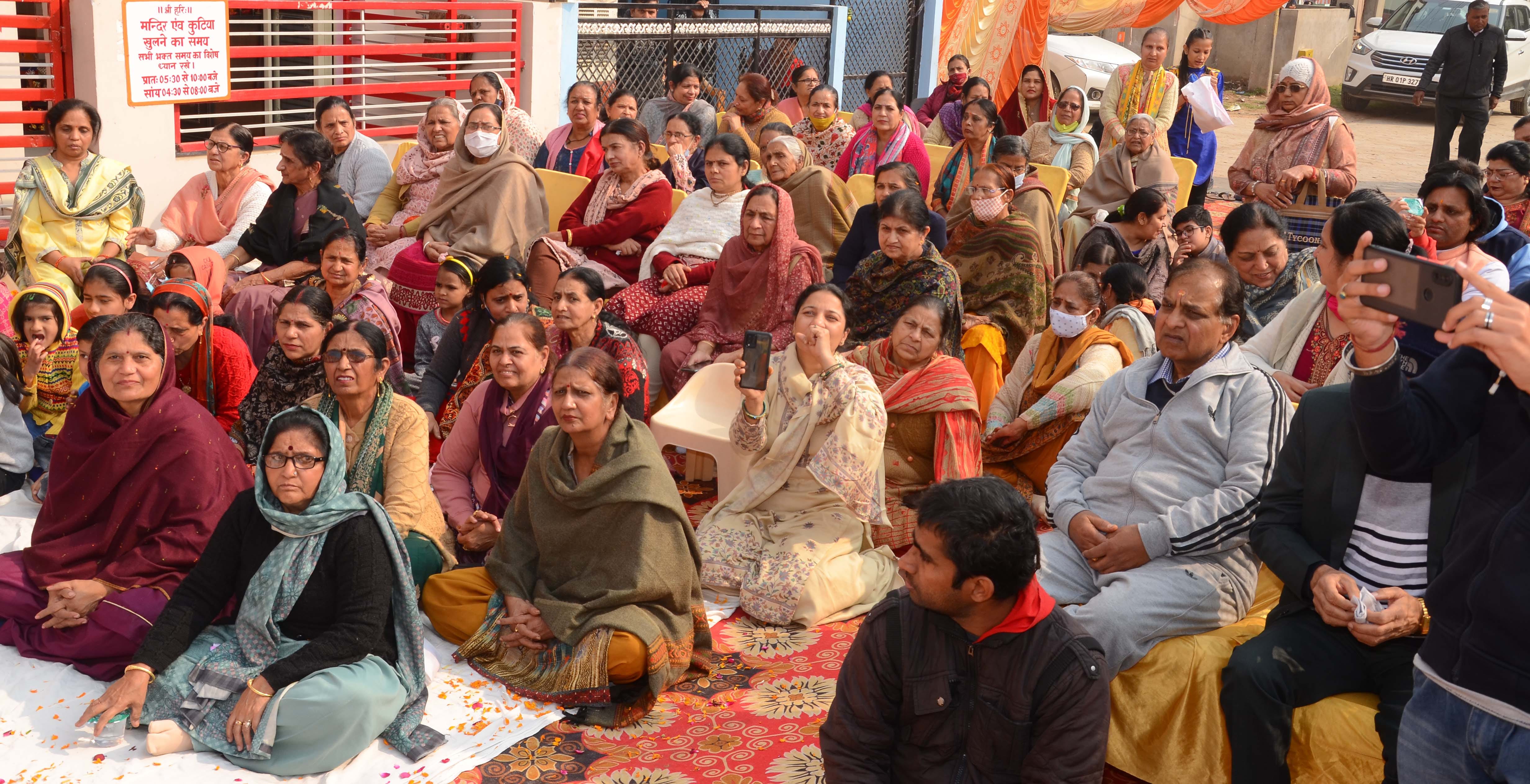 सिटी के सेक्टर नौ के हॉउसिंग बोर्ड स्थित श्री वृंदावन भक्तिधाम में गीता जयन्ती महोत्सव में उपस्? सिटी के सेक्टर नौ के हॉउसिंग बोर्ड स्थित श्री वृंदावन भक्तिधाम में गीता जयन्ती महोत्सव में उपस्?