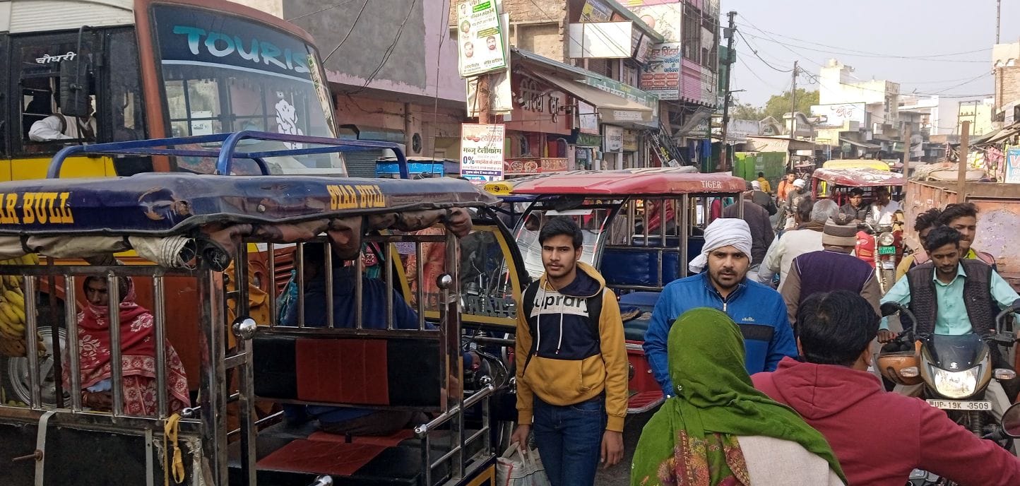 शामली माजरा रोड पर ई-रिक्शा के चलते लगा जाम शामली माजरा रोड पर ई-रिक्शा के चलते लगा जाम
