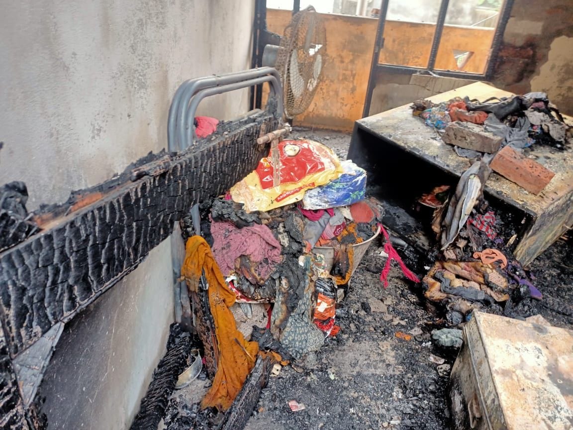 पानीपत। घर में आग लगने के कारण जल कर राख हुआ सामान।