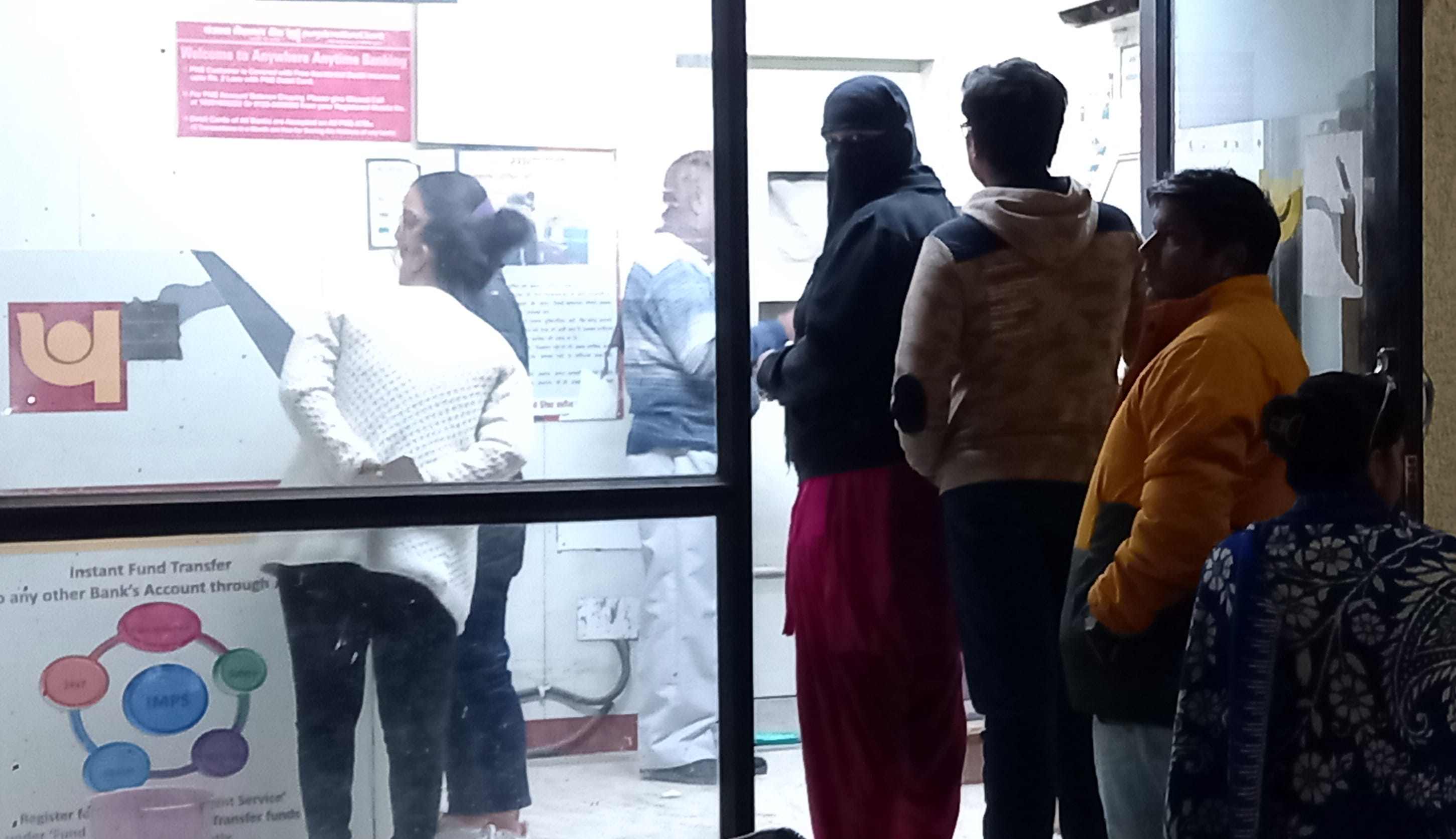 बैंक की दो दिवसीय हड़ताल के दौरान अंबाला छावनी स्थित कालीबाड़ी मंदिर के पास पंजाब नेशनल बैंक के ए बैंक की दो दिवसीय हड़ताल के दौरान अंबाला छावनी स्थित कालीबाड़ी मंदिर के पास पंजाब नेशनल बैंक के ए