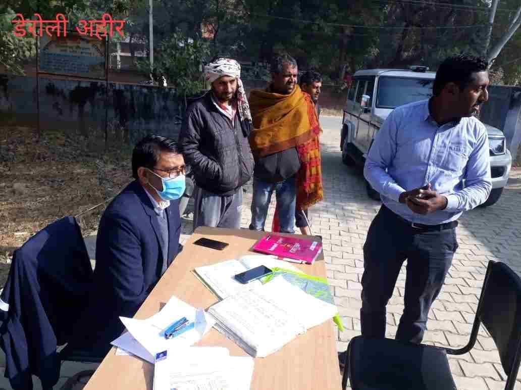  सरकारी महकमों का औचक निरीक्षण करते एसडीएम मनोज कुमार। संवाद
