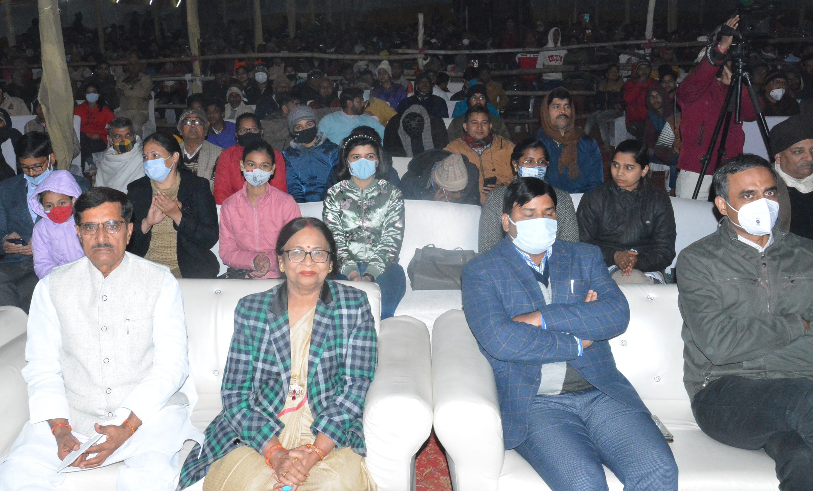 मुजफ्फरनगर के जिला औद्योगिक प्रदर्शनी में आयोजित संगीत संध्या में मौजूद अतिथि। मुजफ्फरनगर के जिला औद्योगिक प्रदर्शनी में आयोजित संगीत संध्या में मौजूद अतिथि।