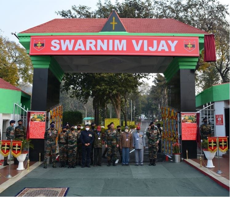 उधमपुर में स्वर्णिम विजय वर्ष समारोह में शहीदों को समर्पित स्वर्णिम द्वार उधमपुर में स्वर्णिम विजय वर्ष समारोह में शहीदों को समर्पित स्वर्णिम द्वार