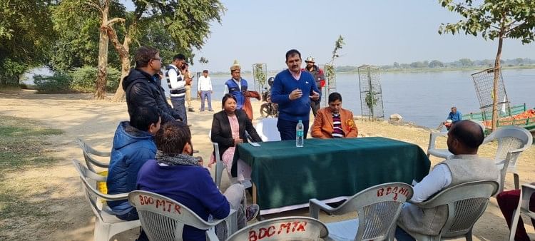 Mathura: Piknik Uang Alih-alih Perayaan Di Tepi Yamuna