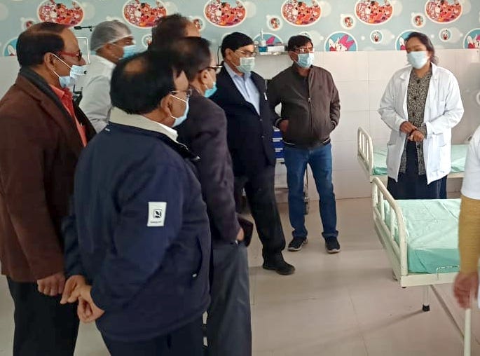 शामली जिला अस्पताल में आई सीयू वार्ड का निरीक्षण करते डॉ एन के गुप्ता व अन्य अधिकारी शामली जिला अस्पताल में आई सीयू वार्ड का निरीक्षण करते डॉ एन के गुप्ता व अन्य अधिकारी