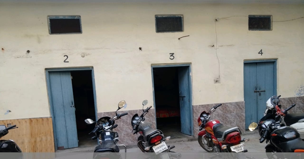 रेलवे रोड स्थित तोताराम धर्मशाला के इन कमरों की जाएगी बेघरों के ठहरने की व्यवस्था। रेलवे रोड स्थित तोताराम धर्मशाला के इन कमरों की जाएगी बेघरों के ठहरने की व्यवस्था।