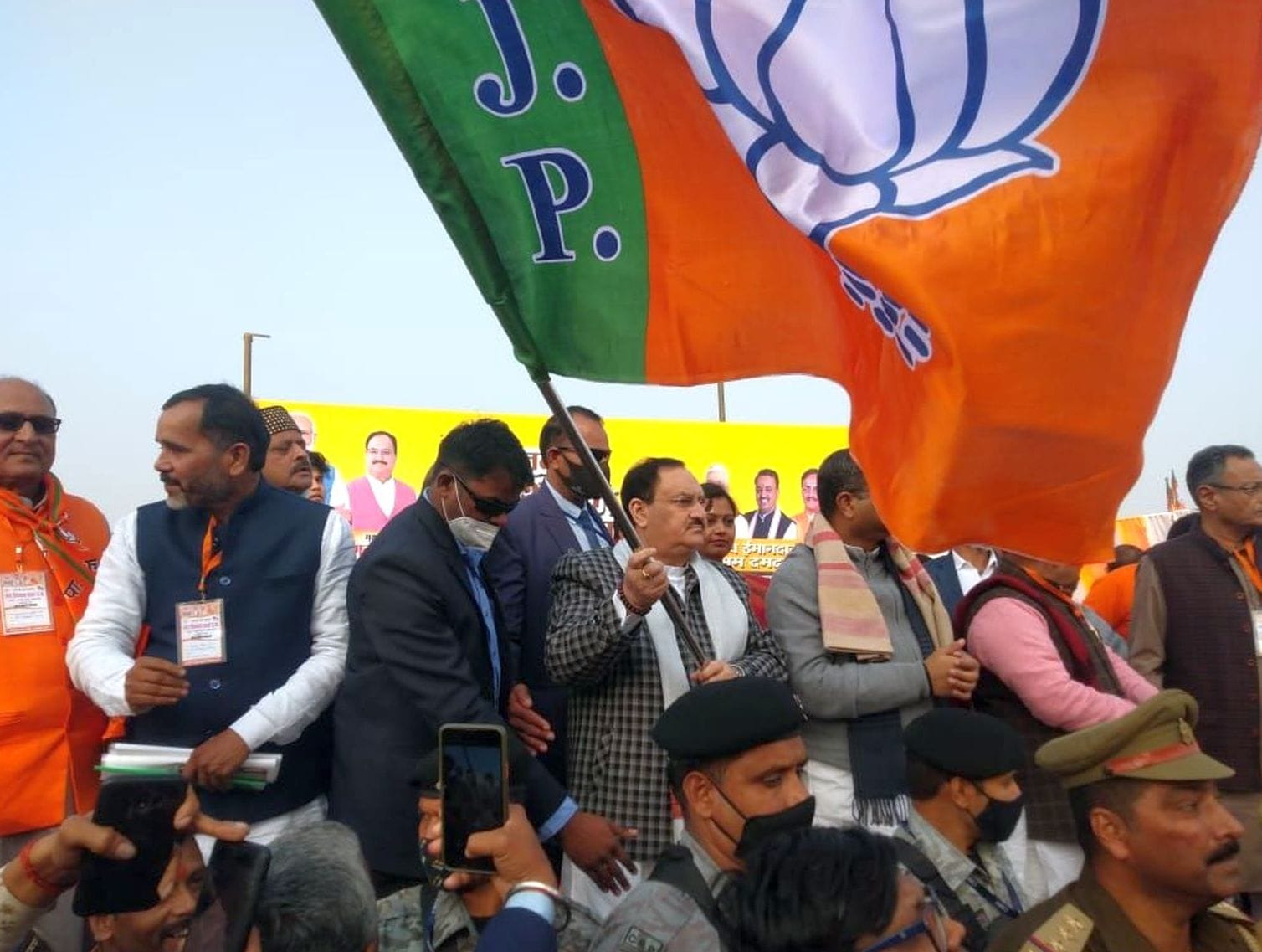 फोटो-15 अंबेडकरनगर के हवाई पट्टी पर जनविश्वास यात्रा कार्यक्रम को रवाना करते बीजेपी राष्ट्रीय अध? फोटो-15 अंबेडकरनगर के हवाई पट्टी पर जनविश्वास यात्रा कार्यक्रम को रवाना करते बीजेपी राष्ट्रीय अध?