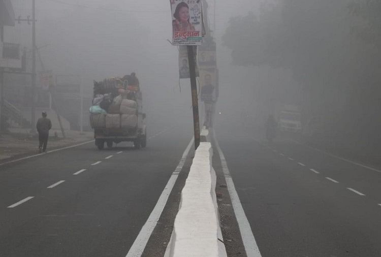 uttarakhand weather update today news: Chilling cold, fog in field areas, water bodies frozen, people drinking water after melting ice, photos