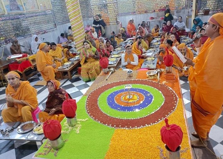 Shantinath Vidhan Dirayakan Dengan Kemegahan, Kompleks Kuil Bergaung Dengan Bunyi Mantra