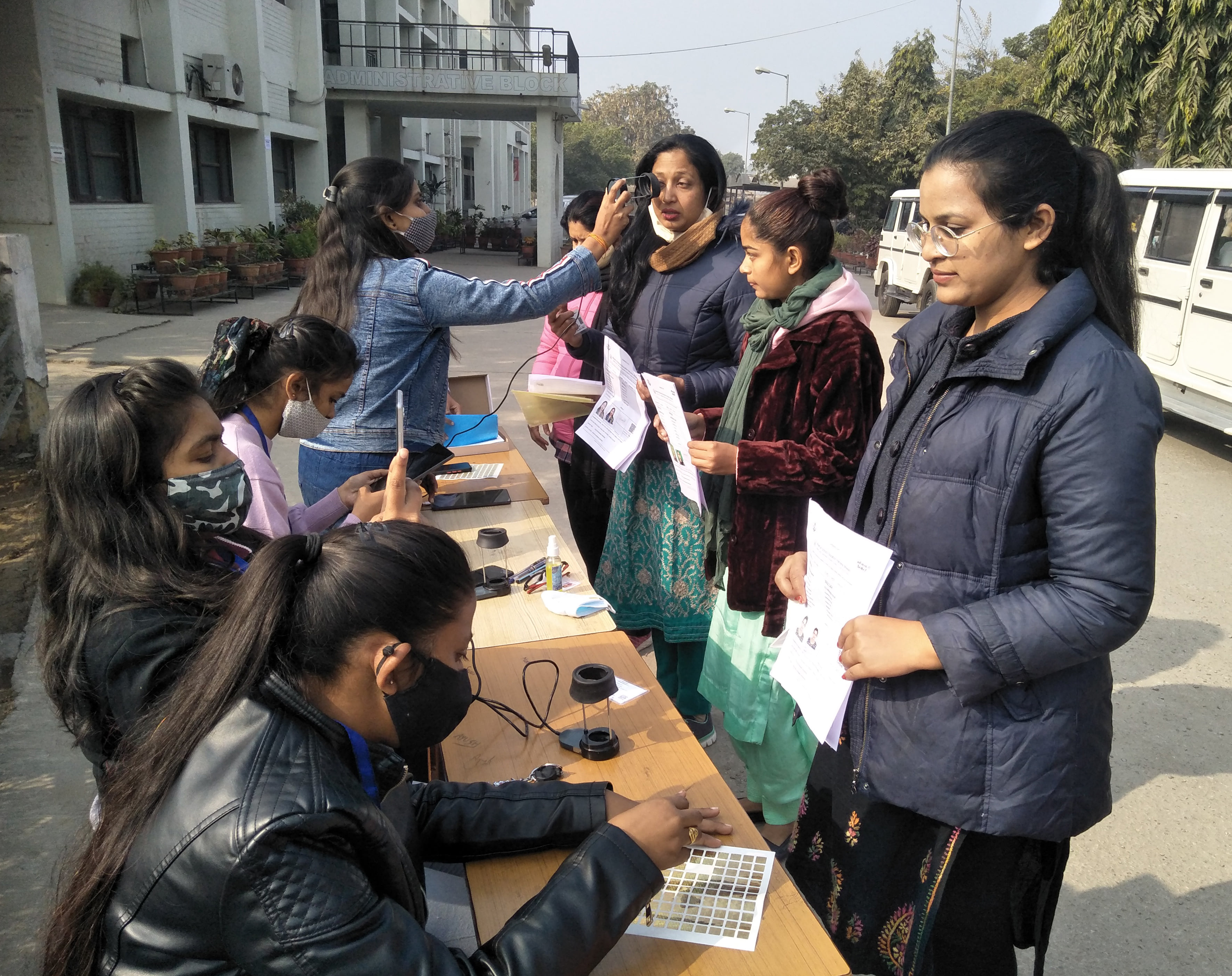 हरियाणा अध्यापक पात्रता की लिखित परीक्षा को लेकर परीक्षा केंद्र पर परिक्षार्थियों के दस्तावेज ? हरियाणा अध्यापक पात्रता की लिखित परीक्षा को लेकर परीक्षा केंद्र पर परिक्षार्थियों के दस्तावेज ?