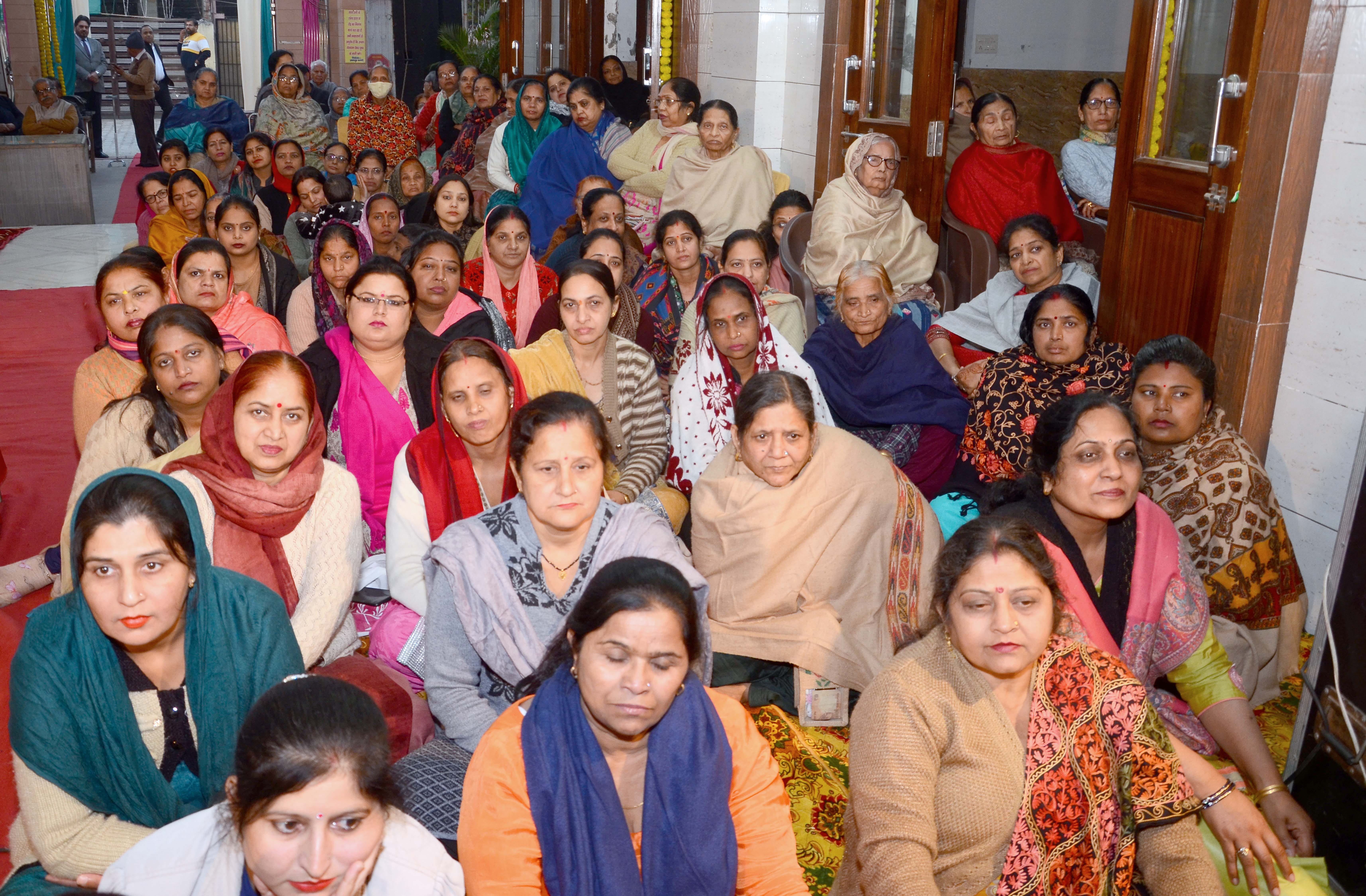 अंबाला सिटी के सैक्टर दस स्थित श्री वैष्णो माता मंदिर भवन में चल रही श्रीमद भागवत कथा में उपस्थित अंबाला सिटी के सैक्टर दस स्थित श्री वैष्णो माता मंदिर भवन में चल रही श्रीमद भागवत कथा में उपस्थित