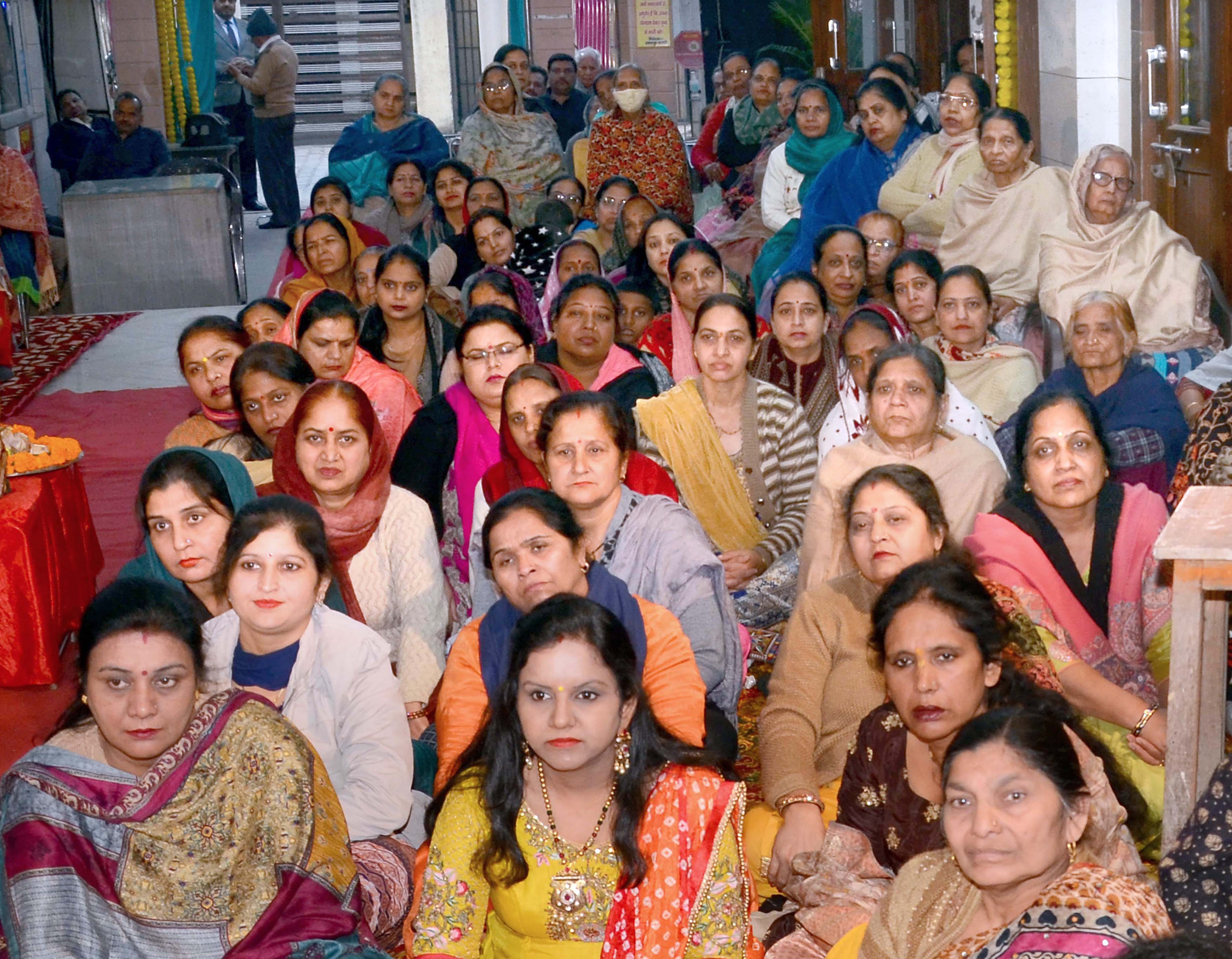 अंबाला सिटी के सैक्टर दस स्थित श्री वैष्णो माता मंदिर भवन में चल रही श्रीमद भागवत कथा में उपस्थित अंबाला सिटी के सैक्टर दस स्थित श्री वैष्णो माता मंदिर भवन में चल रही श्रीमद भागवत कथा में उपस्थित