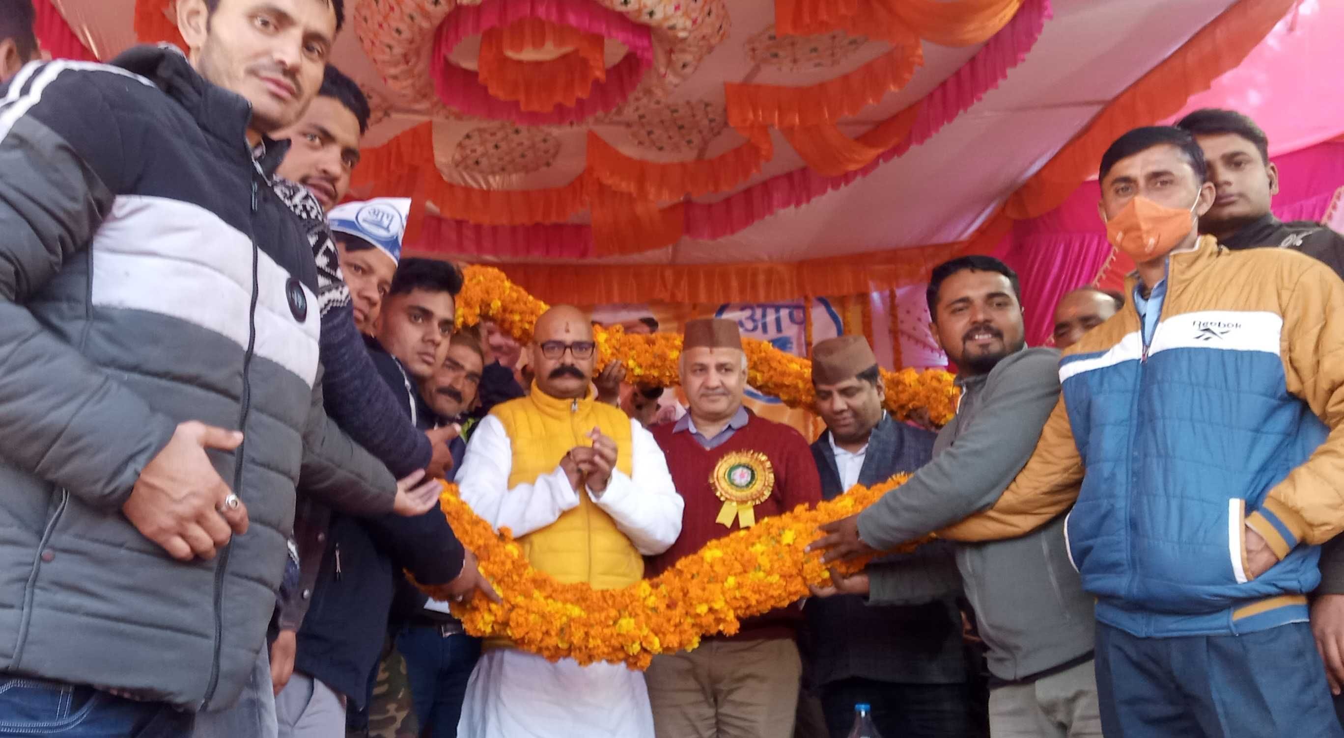 बागेश्वर के कांडा में दिल्ली के उप मुख्यमंत्री मनीष सिसोदिया का फूल माला पहनाकर स्वागत करते कार? बागेश्वर के कांडा में दिल्ली के उप मुख्यमंत्री मनीष सिसोदिया का फूल माला पहनाकर स्वागत करते कार?