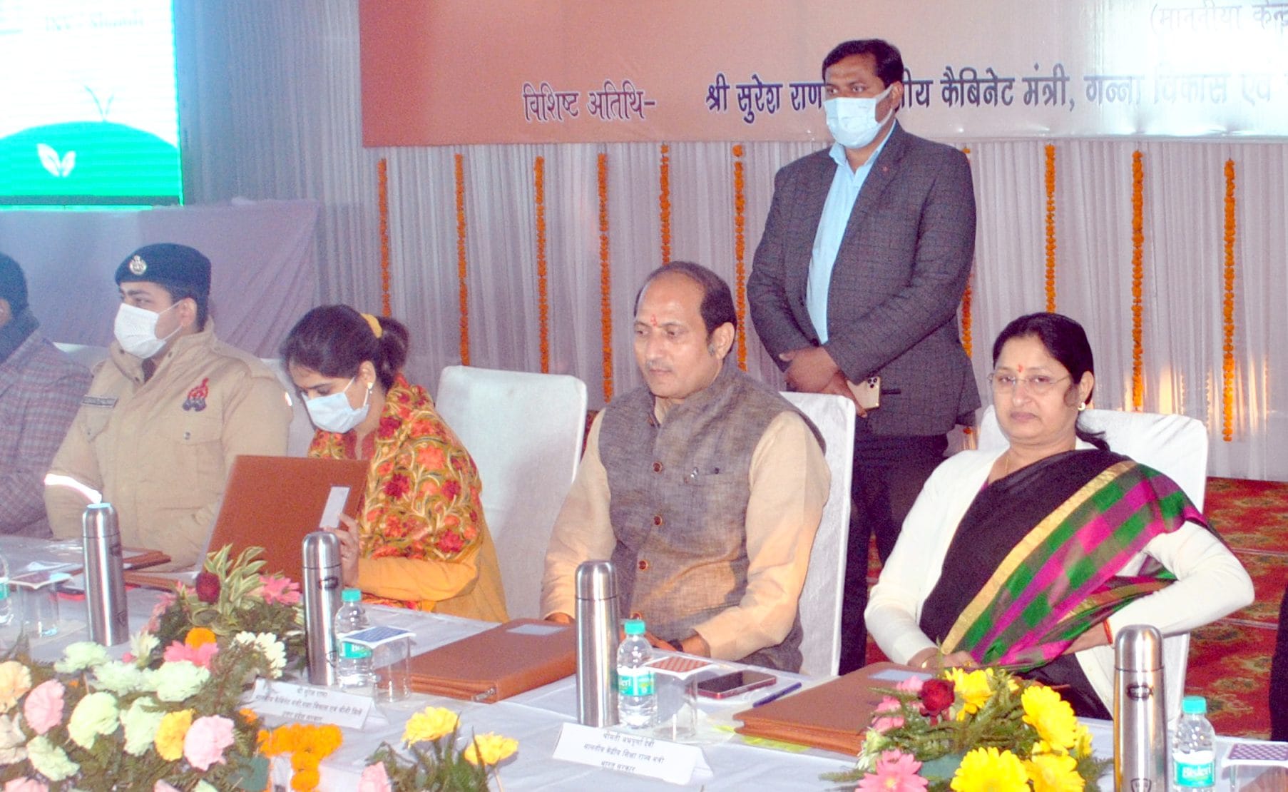 शामली में जवाहर नवोदय विद्यालय के  लोकापर्ण समारोह में मंचासीन केंद्रीय शिक्षा राज्यमंत्री अन्?