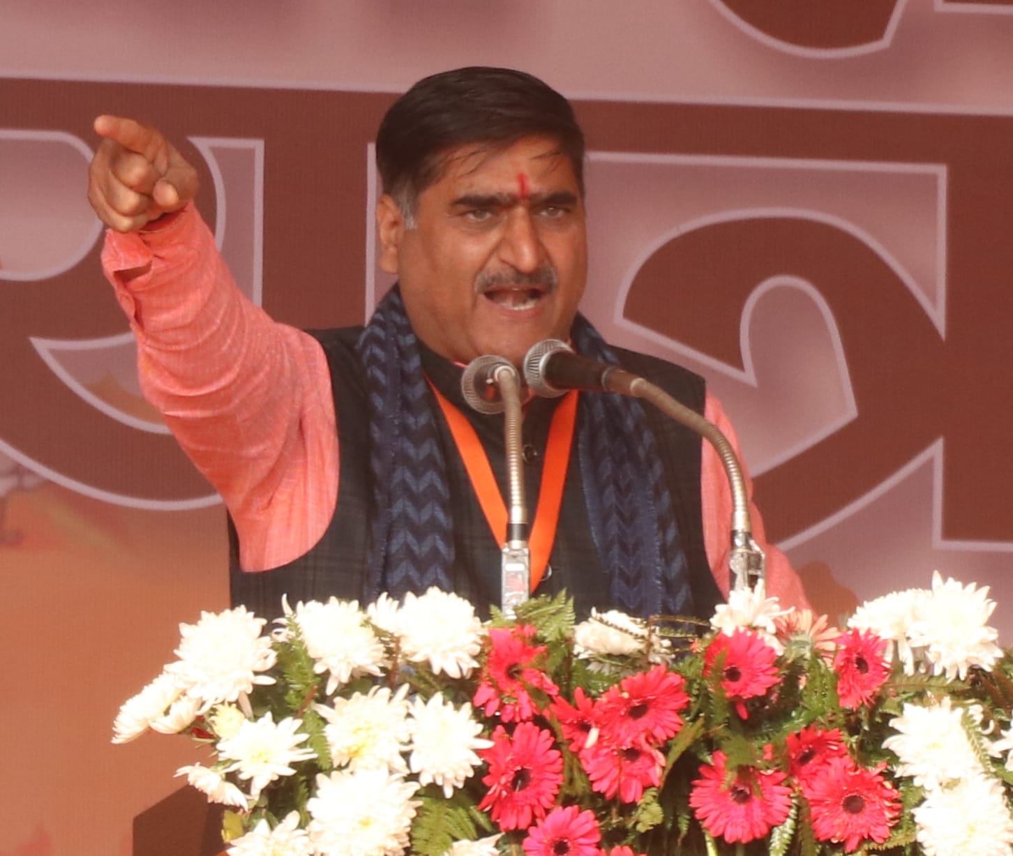 चांदपुर में गुलाब सिह डिग्री कॉलेज में भाजपा की जन विश्वास यात्रा जनसभा को संबोधित करते अलीगढ़ स?