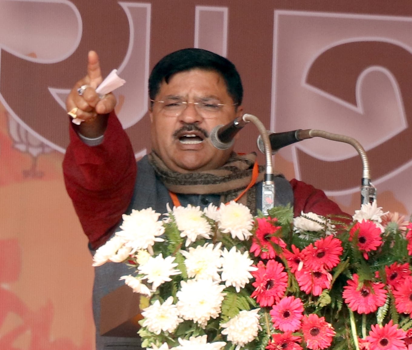 चांदपुर में गुलाब सिह डिग्री कॉलेज में भाजपा की जन विश्वास यात्रा जनसभा को संबोधित करते पूर्व सा?