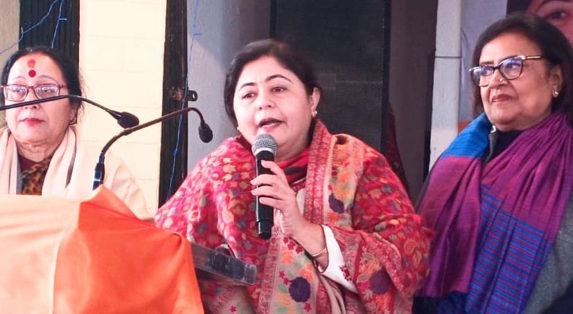 दिनेशपुर के चक्की मोड़ में महिलाओं को संबोधित करतीं कांग्रेस महिला मोर्चा की राष्ट्रीय अध्यक्ष? दिनेशपुर के चक्की मोड़ में महिलाओं को संबोधित करतीं कांग्रेस महिला मोर्चा की राष्ट्रीय अध्यक्ष?