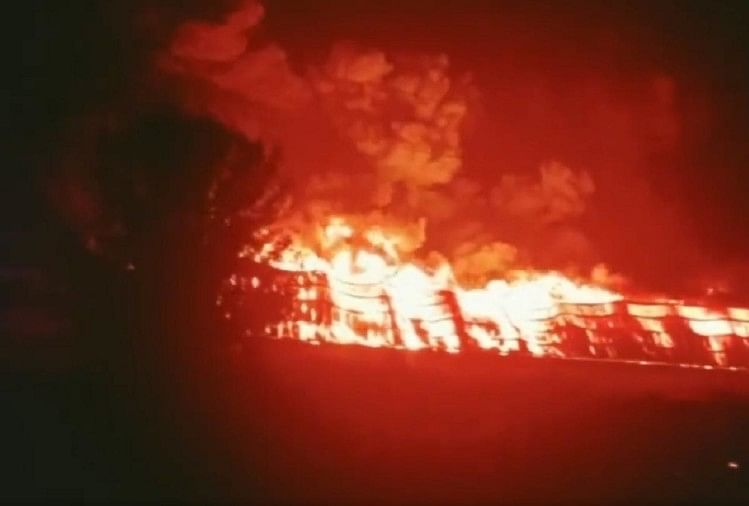 Alwar: Kebakaran hebat terjadi di gudang sebuah perusahaan yang memproduksi barang elektronik di Neemrana.