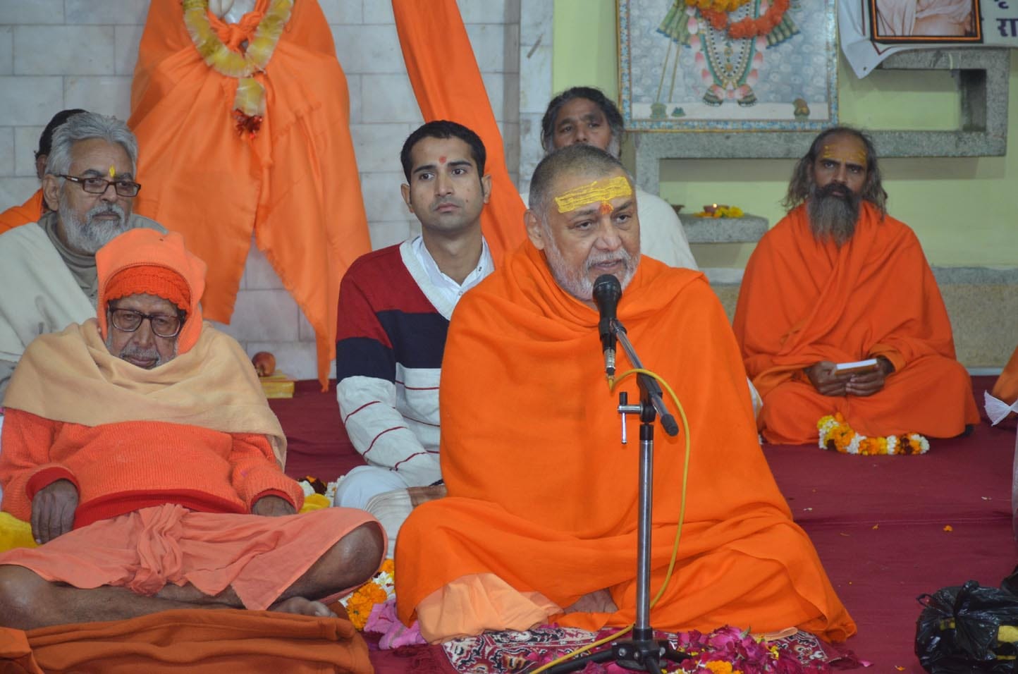 मुजफ्फरनगर : दंडी आश्रम में आयोजित श्रद्वांजलि सभा में हरिद्वार से पधारे शारदा पीठाधीश्वर जगतगु मुजफ्फरनगर : दंडी आश्रम में आयोजित श्रद्वांजलि सभा में हरिद्वार से पधारे शारदा पीठाधीश्वर जगतगु