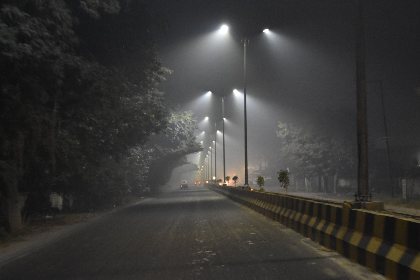 हारनपुर में ठंड और कोहरे के चलते देहरादून रोड पर पसरा सन्नाटा