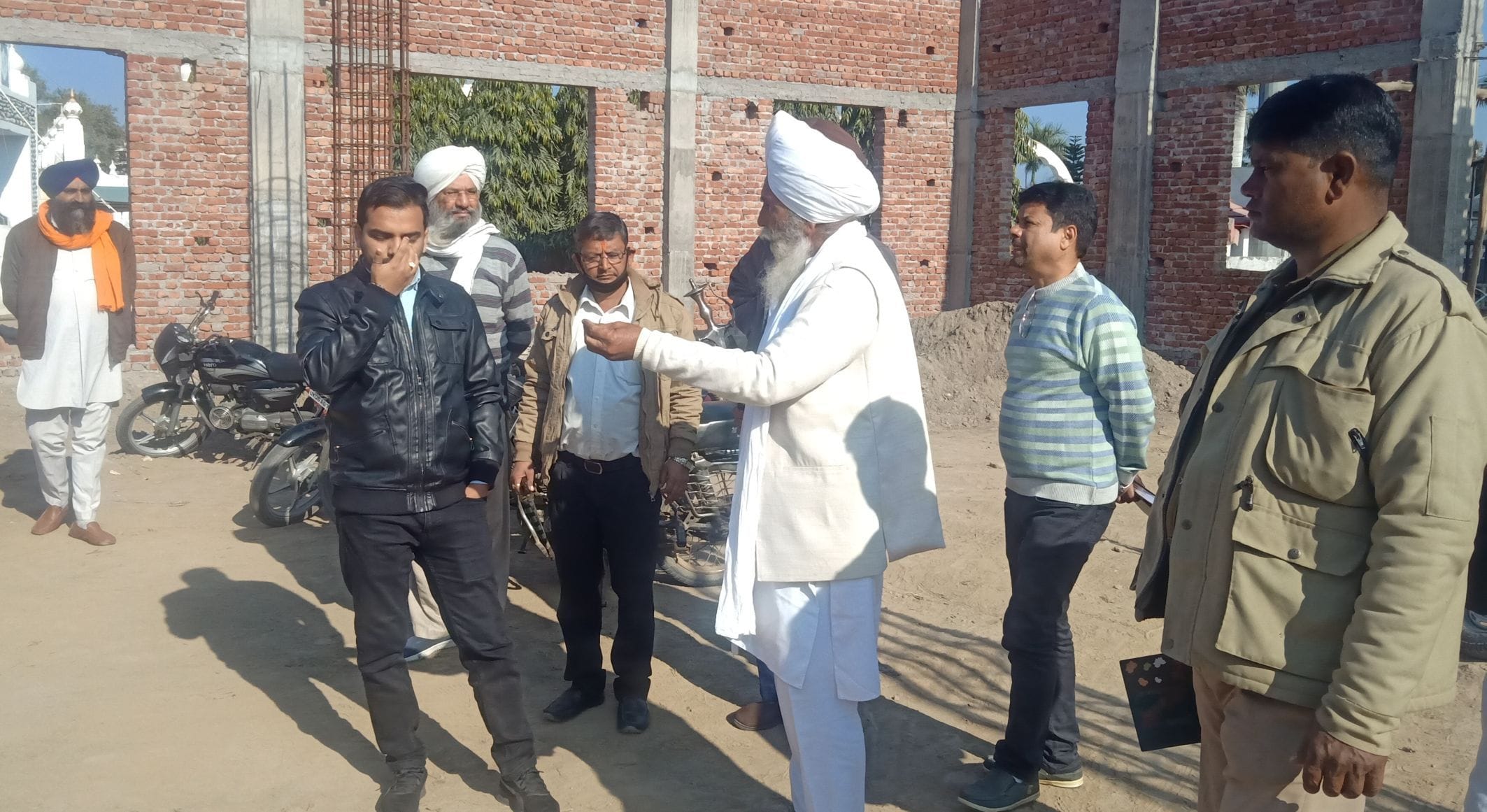 नानकमत्ता में गुरुद्वारा प्रबंधक कमेटी की ओर से निर्माणाधीन धार्मिक दीवान का निरीक्षण करते जां? नानकमत्ता में गुरुद्वारा प्रबंधक कमेटी की ओर से निर्माणाधीन धार्मिक दीवान का निरीक्षण करते जां?