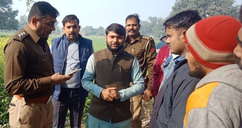 घटना स्थल पर लोगों से जानकारी लेते सीओ योगेंद्र मलिक। संवाद