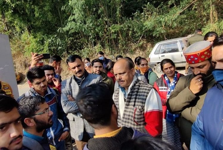 Protes Abvp Terhadap Kenaikan Biaya Oleh Hp Technical University Hamirpur