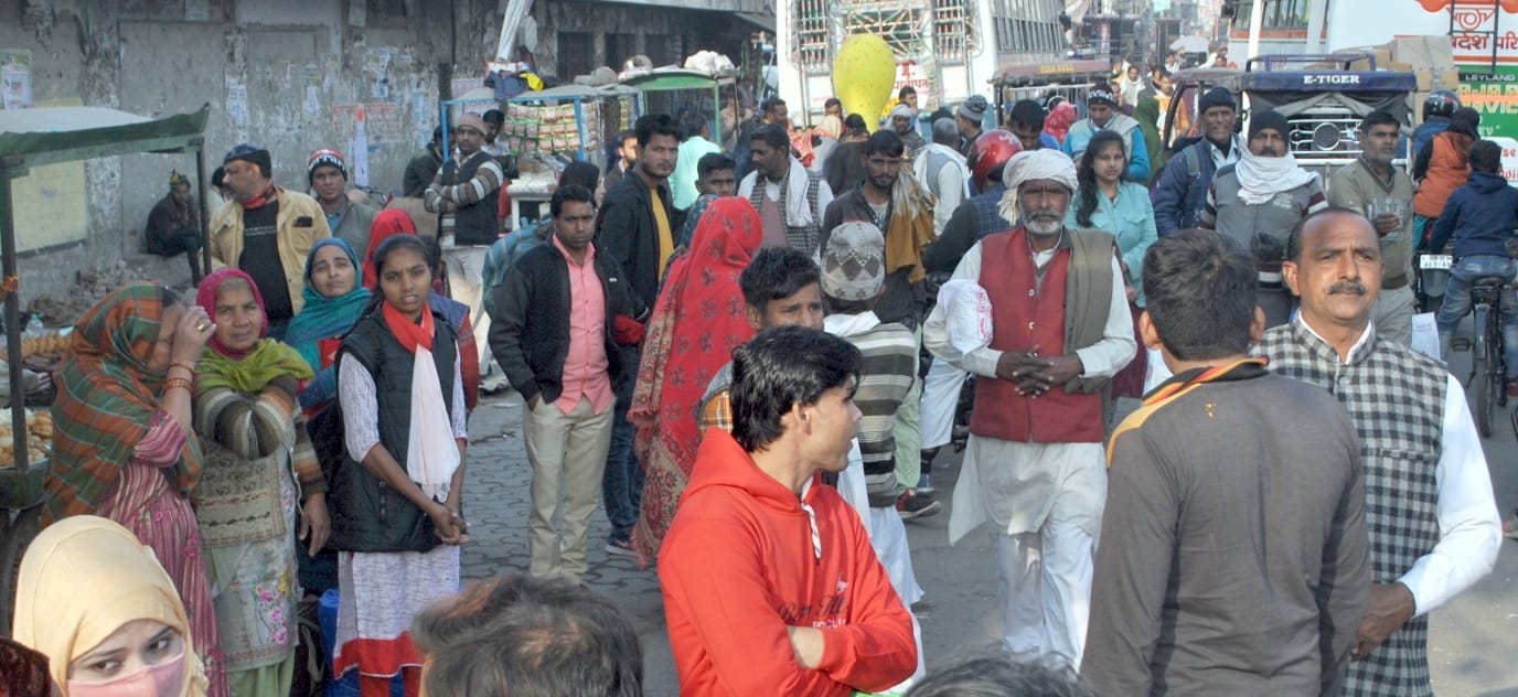 शामली रोडवेज बस अड्डे पर यात्रियों की लगी भीड़ शामली रोडवेज बस अड्डे पर यात्रियों की लगी भीड़