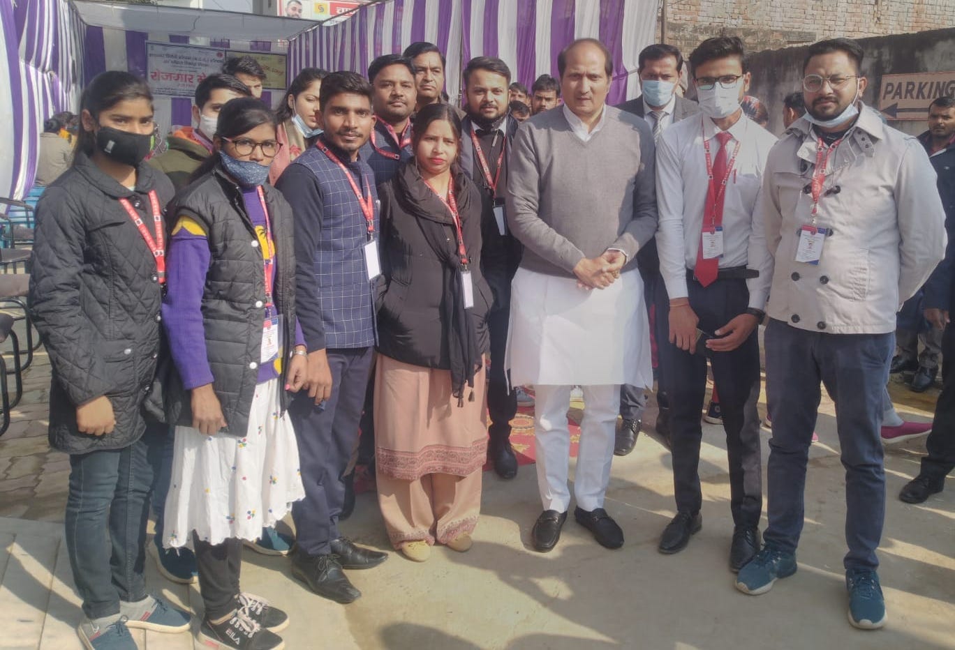 शामली रोजगार मेले में अभ्यर्थियों के साथ कैबिनेट मंत्री सुरेश राणा शामली रोजगार मेले में अभ्यर्थियों के साथ कैबिनेट मंत्री सुरेश राणा