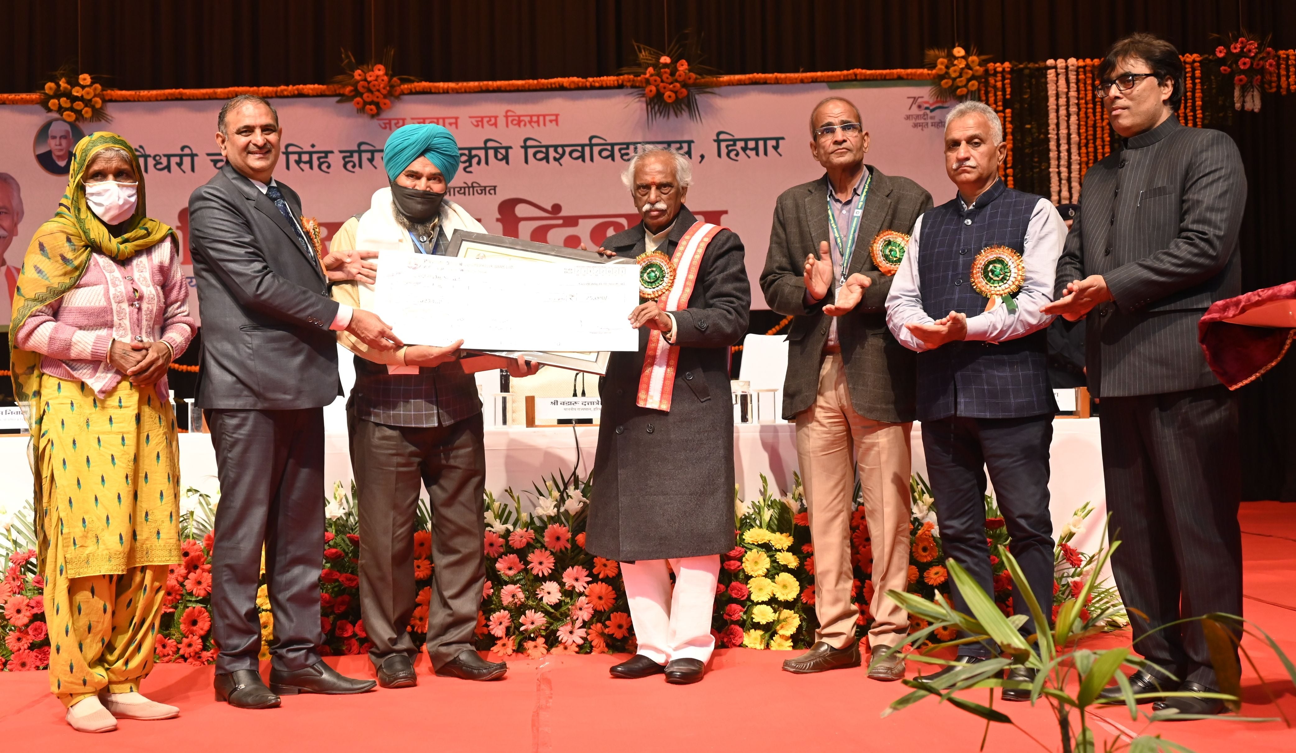 हरियाणा कृषि विश्व विद्यालय में किसान दिवस समारोह में गुरमेल सिंह को किसान रत्न अवार्ड से सम्मा? हरियाणा कृषि विश्व विद्यालय में किसान दिवस समारोह में गुरमेल सिंह को किसान रत्न अवार्ड से सम्मा?